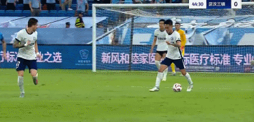 黄翼主哨！深圳新鹏城补赛迎战武汉三镇，姜至鹏、张晓彬反戈旧主的简单介绍